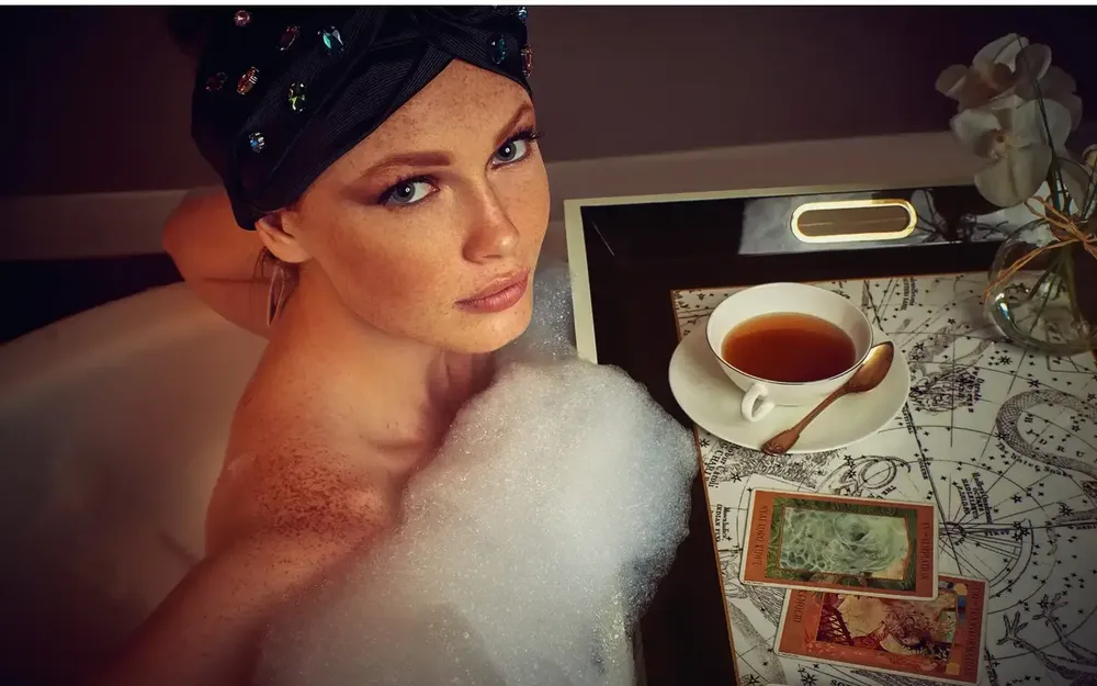 CÔCO GIN universe: tray, cup and home accessories